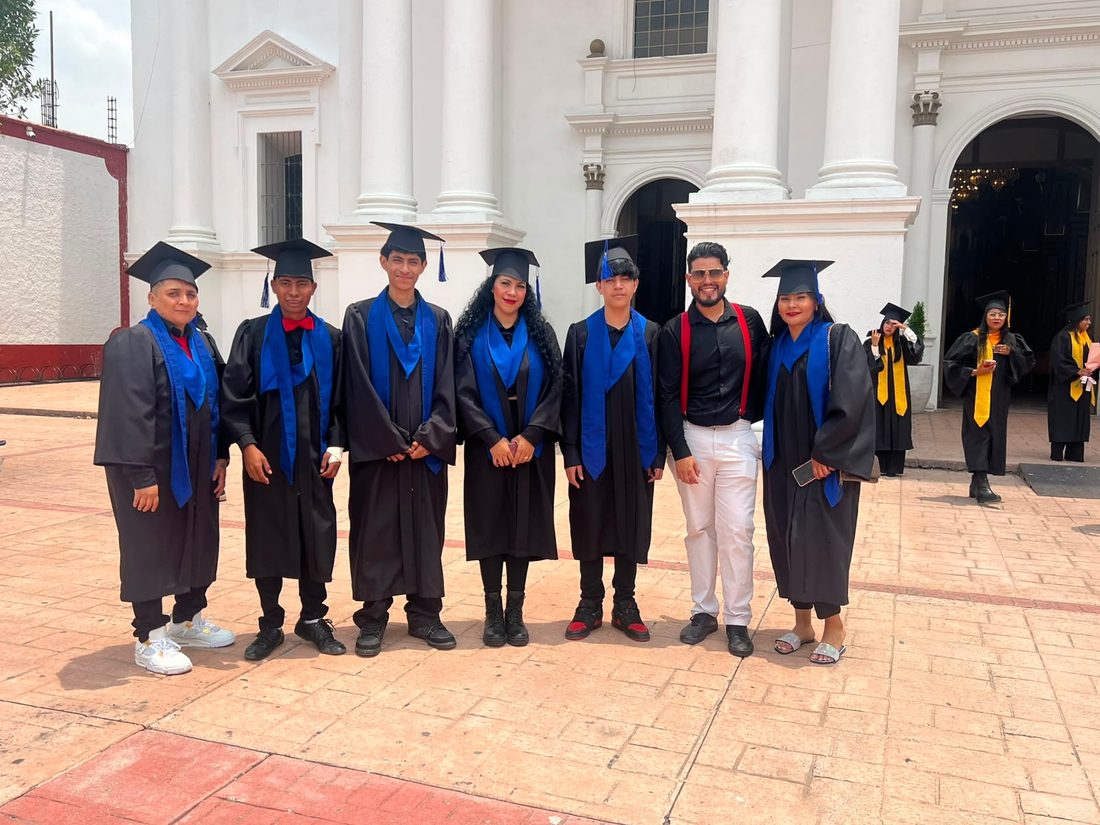 Alumnas graduadas del Instituto Juanelos